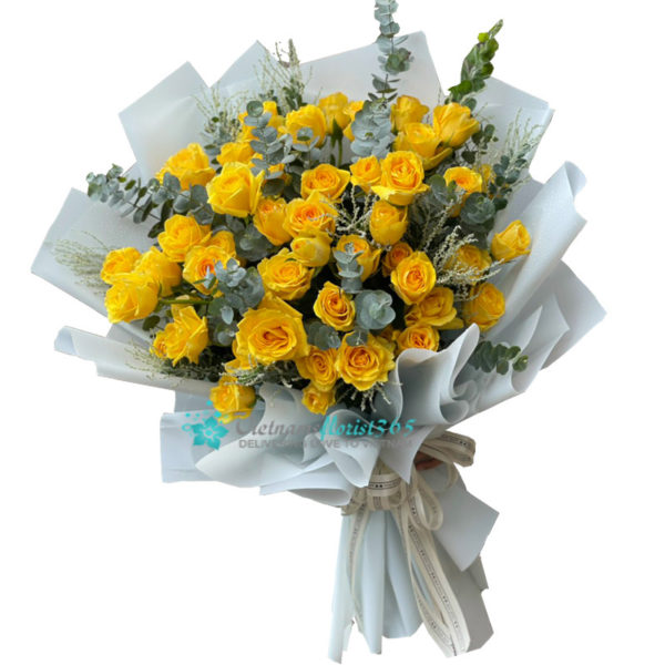 Beautiful Yellow Roses Arrangement