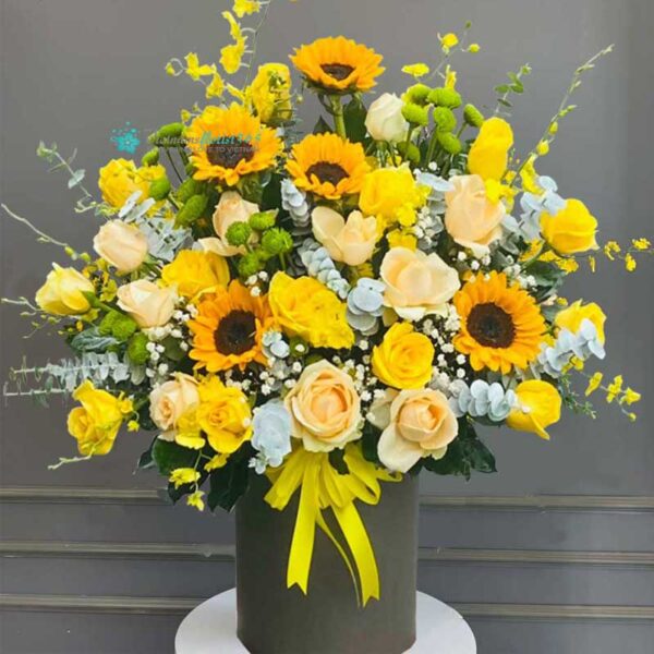 Charming mixed flower basket - Image 2