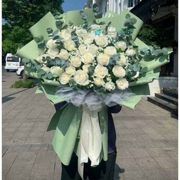 Luxury White Roses Bouquet - Image 2