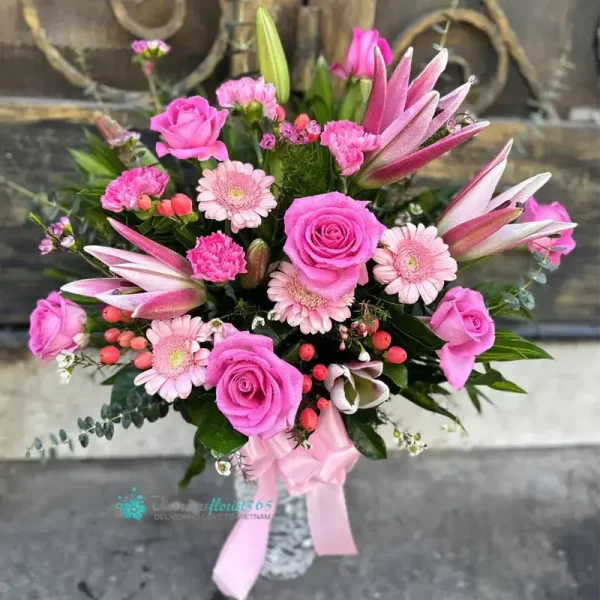 Elegant Pink Flower Vase - Image 2